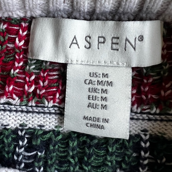 Men's Festive Crewneck Sweater with Reindeer and Tree Pattern - Picture 7 of 7